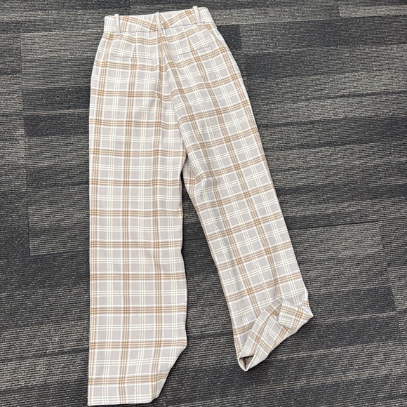 ARITZIA - Wilfred Effortless Pant in Lavender and Cream - Picture 8 of 9